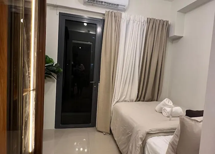 Snuggle Apartment *