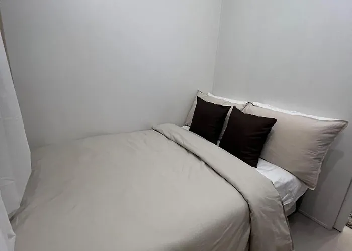 Snuggle Apartment *